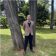 Profesor de apoyo especializado en clases para niños de forma presencial y virtual